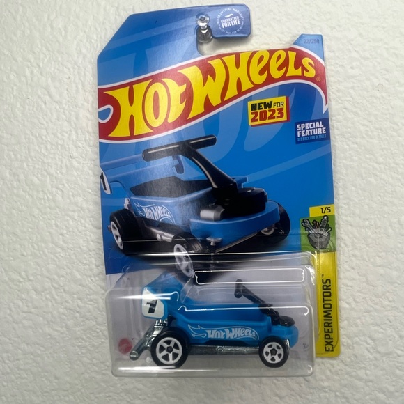 Draggin Wagon Hot Wheels never opened good condition blue wagon - Picture 3 of 4